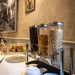 Aria Hotel 3*